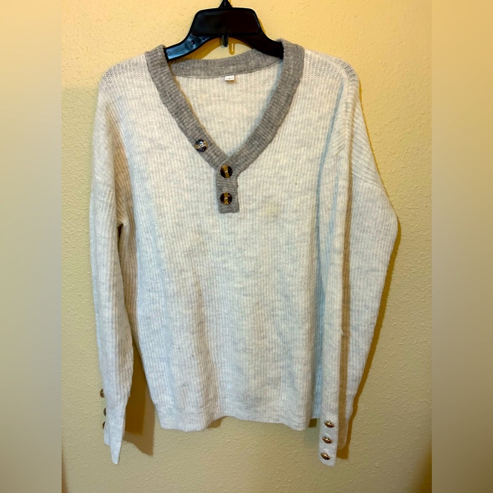 Vici gray sweater size large
